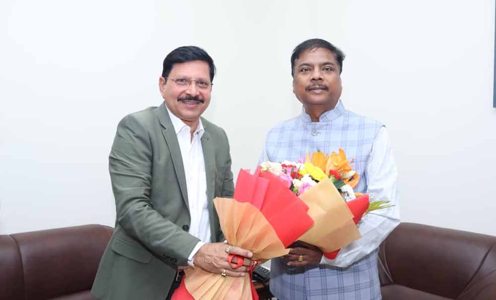 एसईसीएल सीएमडी ने वन मंत्री कश्यप से की मुलाकात, विभिन्न मुद्दों पर हुई चर्चा