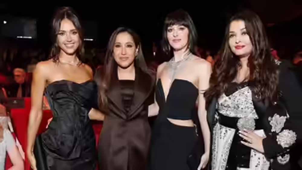 डकोटा जॉनसन के महाकुंभ पहुंचने पर ऐश्वर्या राय दंग, एक्ट्रेस की प्रतिक्रिया वायरल