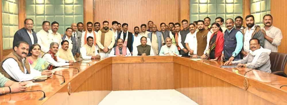 मुख्यमंत्री साय से साहू समाज के प्रतिनिधिमंडल की शिष्टाचार भेंट