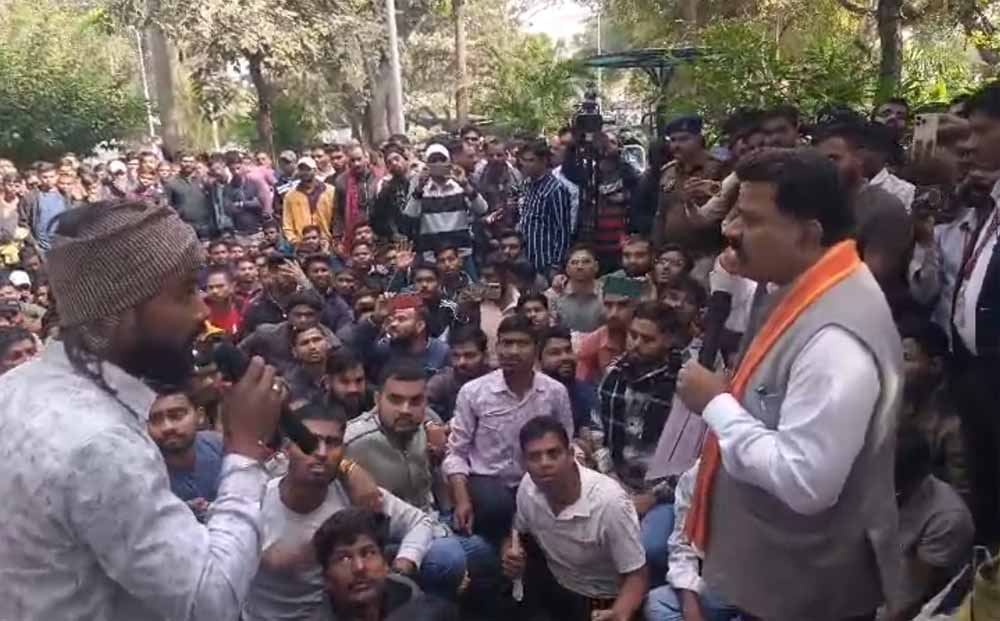 आरक्षक भर्ती विवाद: गृह मंत्री विजय शर्मा ने किया वन-टू-वन संवाद, बोले– गलती हुई तो नहीं बख्शेंगे