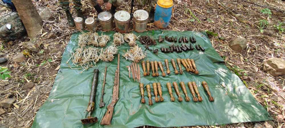 जवानों ने नाकाम की बड़ी नक्सली साजिश, छत्तीसगढ़-ओडिशा सीमा से IED बनाने का सामान और बंदूक जब्त