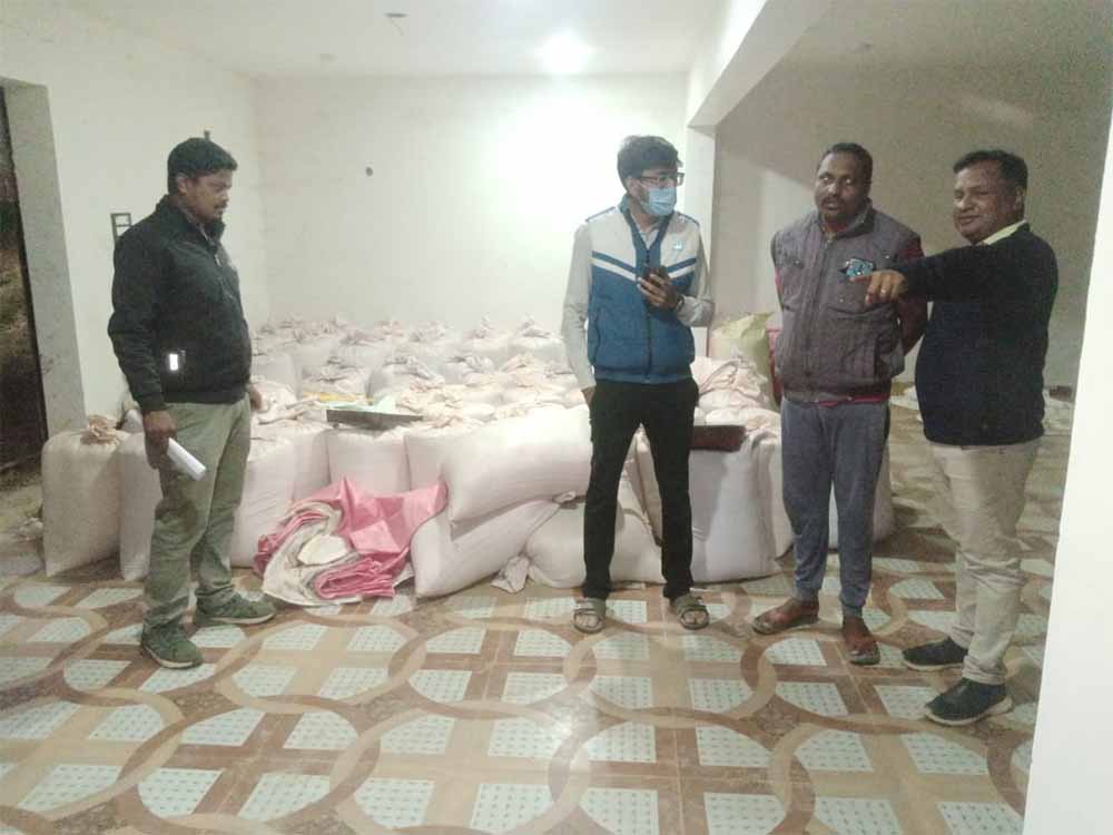 अवैध धान परिवहन पर शिकंजा, बचौलियों और कोचियों की हालत खराब