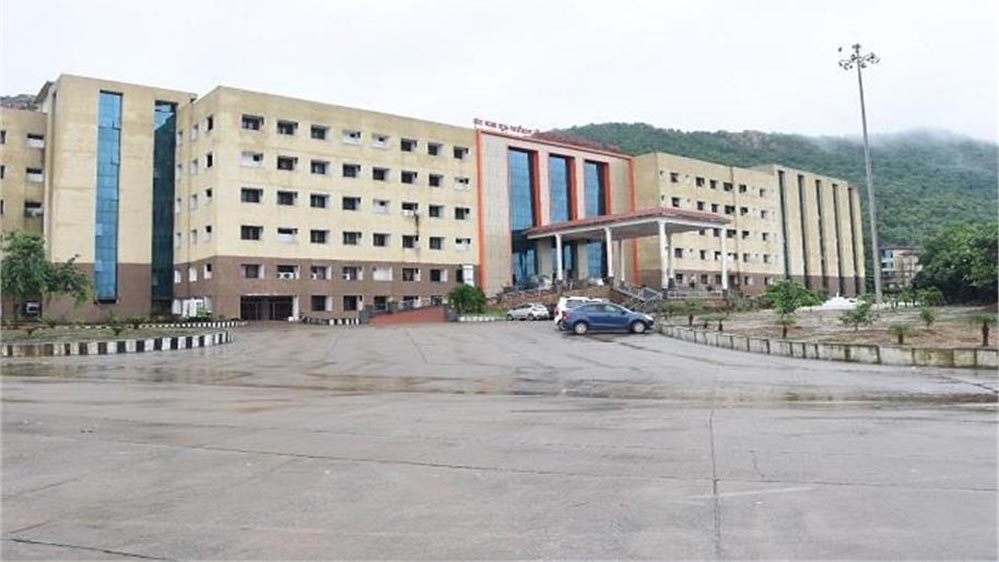 रायगढ़ मेडिकल कॉलेज में नई सुविधा: न्यूरोसर्जन, यूरो सर्जन और नेफ्रोलॉजी डॉक्टर उपलब्ध