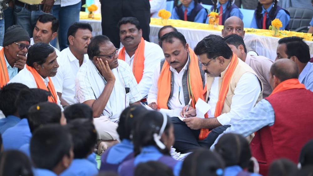 उपमुख्यमंत्री ने 2.97 करोड़ रुपए लागत के सड़क निर्माण कार्य का किया भूमिपूजन