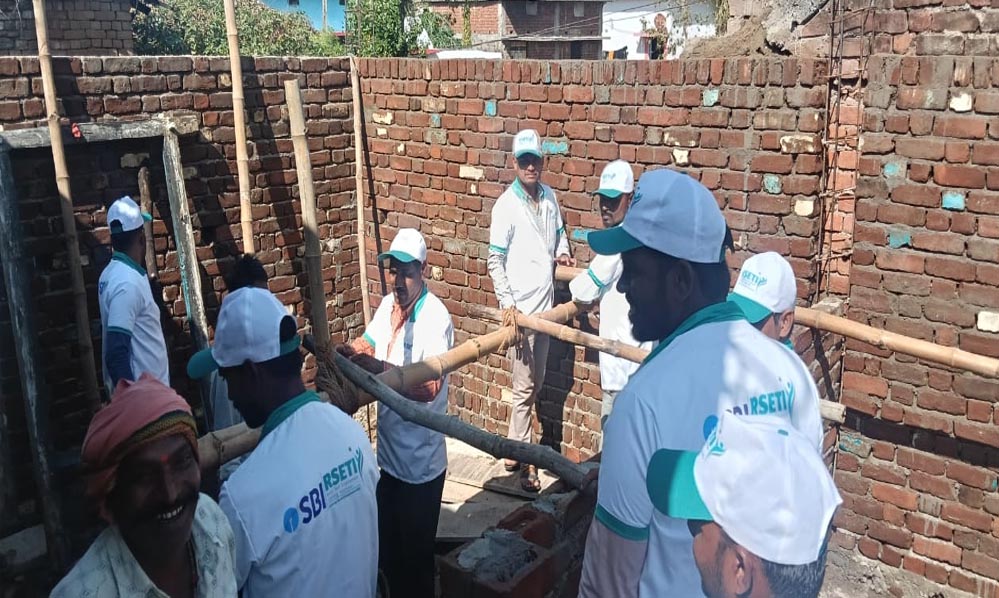 रायपुर: प्रधानमंत्री आवास योजना के तहत 35 श्रमिकों को राज मिस्त्री बनने की ट्रेनिंग, कुशल श्रमिक तैयार