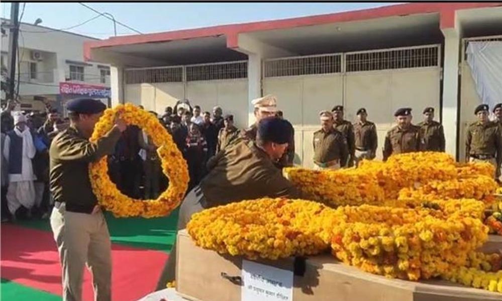 सागर में सड़क हादसे में मरे चार पुलिसकर्मियों को पुलिस लाइन में दी गई अंतिम विदाई, हर आंख नम