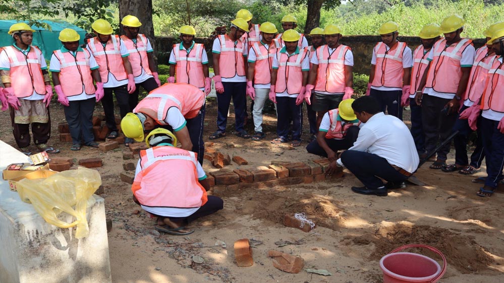 पुनर्वास की नई मिसाल, मुख्यधारा में लौटे 30 युवाओं ने पूरा किया राजमिस्त्री प्रशिक्षण