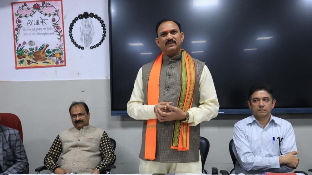 आयुर्वेद सिर्फ विषय नहीं, यह जीवन जीने की कला: श्याम बिहारी जायसवाल