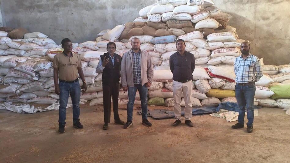 “महासमुंद में अवैध धान भंडारण और परिवहन के खिलाफ सख्त कार्रवाई, 4 प्रकरणों में 2112 कट्टा धान जब्त