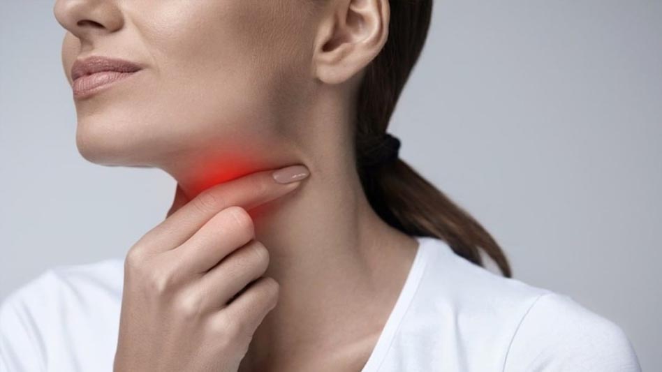 गले में दर्द, सूजन और खराश? अपनाएं ये आसान आयुर्वेदिक उपाय