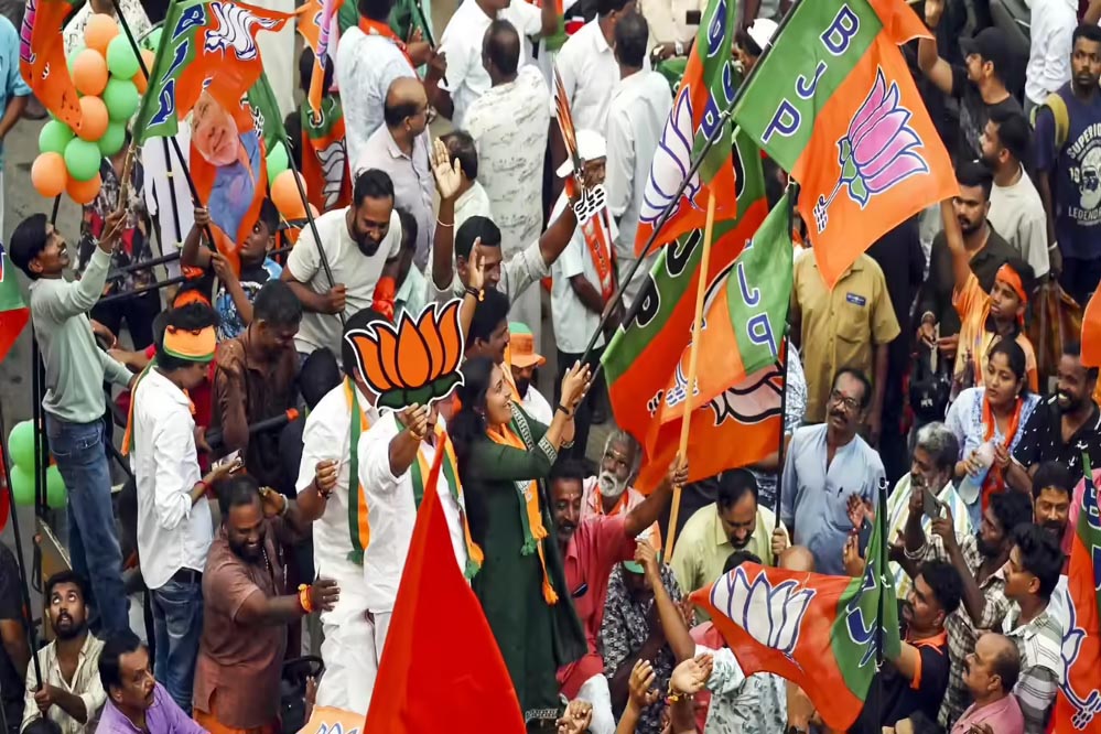 केरल निकाय चुनाव परिणाम: कांग्रेस की पुनर्वापसी, BJP का उदय और लेफ्ट को बड़ा झटका – क्या है सियासी बदलाव?