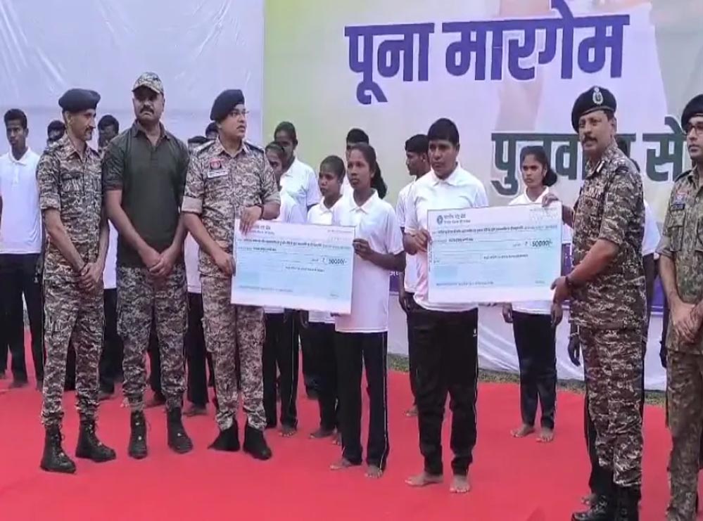 लाल आतंक को बड़ा झटका: छत्तीसगढ़ में 34 नक्सलियों का आत्मसमर्पण, कुल इनाम 84 लाख