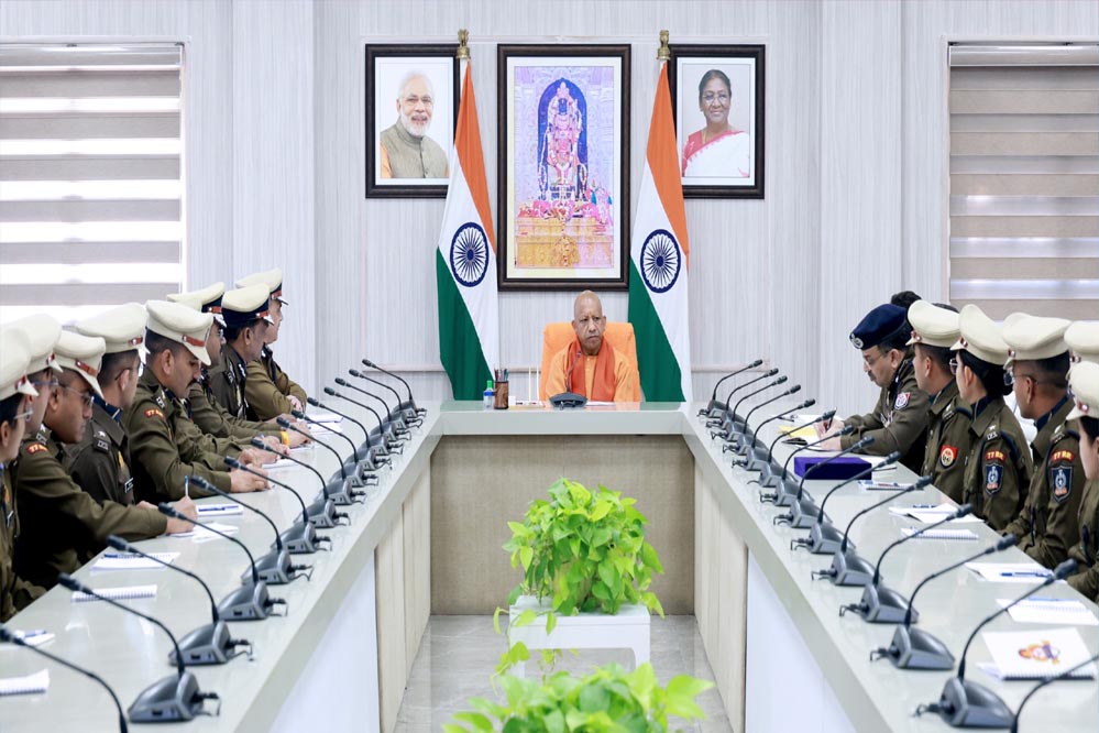 आईपीएस 2023 और 2024 बैच के कुल 23 प्रशिक्षु अधिकारियों ने की मुख्यमंत्री से भेंट, पाया मार्गदर्शन