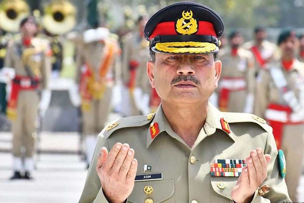 आसिम मुनीर की स्थिति पर उठे सवाल: CDF पद नहीं मिला, सेना प्रमुख का कार्यकाल भी पूरा—क्या बदला राजनीतिक समीकरण?