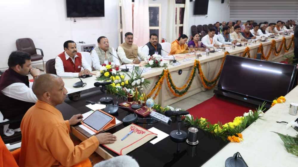 लोकतंत्र पर साजिश? ‘फर्जी वोट’ को लेकर सीएम योगी की चिंता, जनप्रतिनिधियों को दिए कड़े निर्देश