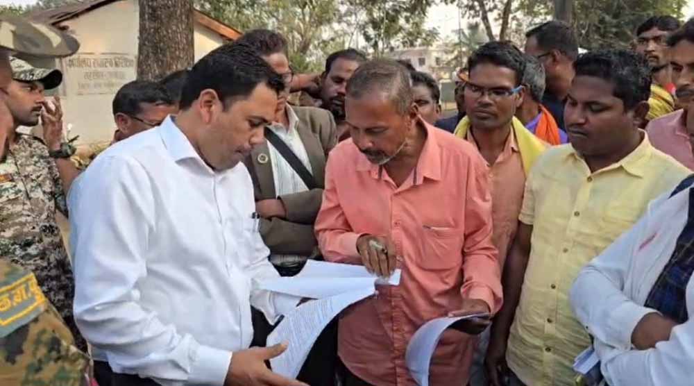 धान खरीदी केंद्र विवाद: किसानों ने निकली रैली, तहसीलदार को सौंपा ज्ञापन, उग्र आंदोलन की दी चेतावनी