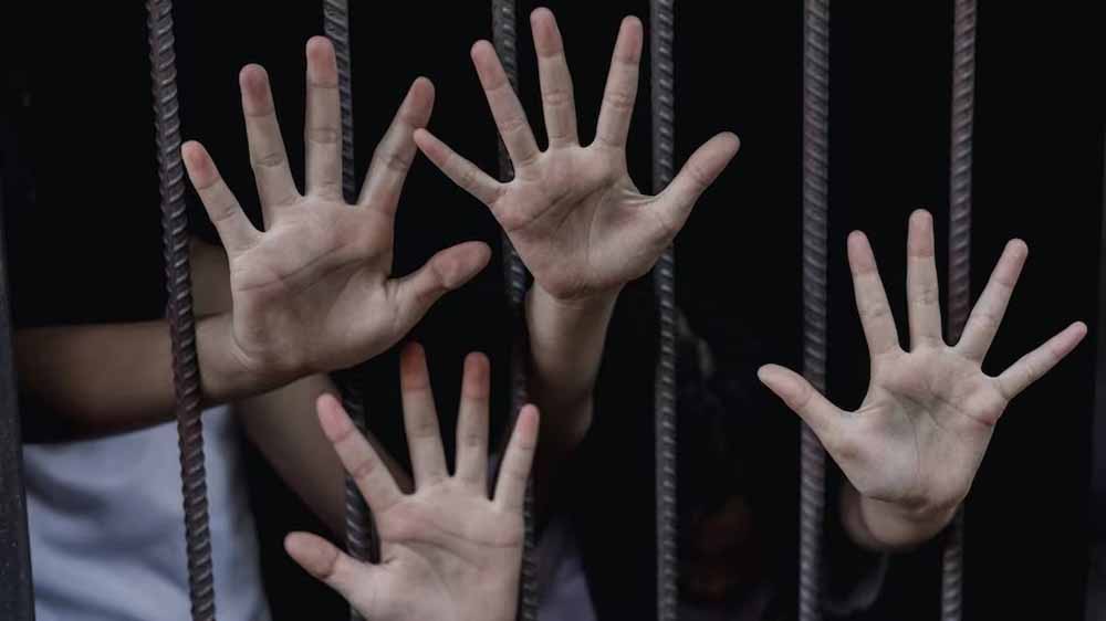 उज्जैन में मानव तस्करी रैकेट बेनकाब: सरगुजा की दो युवतियों को ले जाकर बेचा, पुलिस ने एक को छुड़ाया