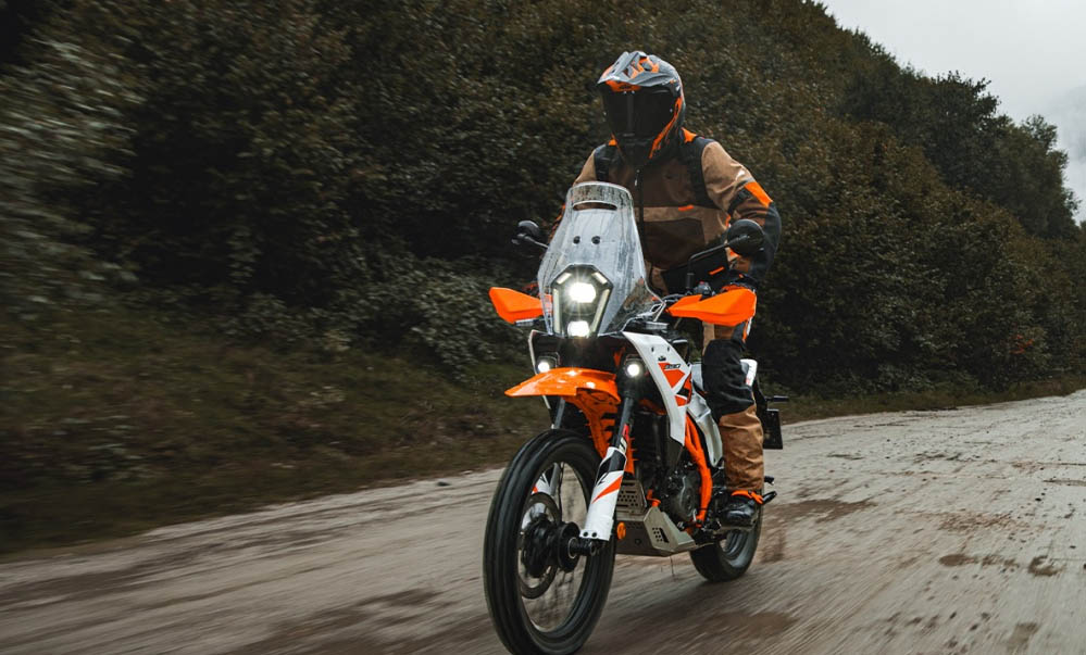 KTM 390 Adventure R 2026 में होगी लॉन्च, ऑफ-रोडिंग के शौकिनों के लिए क्या है नया?