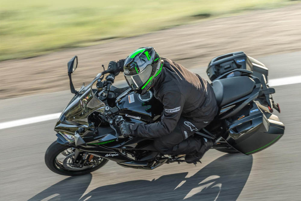 नई Kawasaki Ninja 1100SX भारत में उपलब्ध, 2026 मॉडल की कीमत और खासियतें