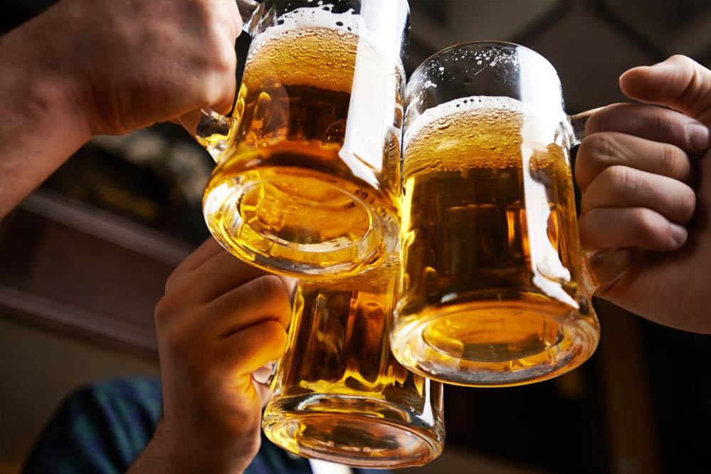 बीयर का बोलबाला, मध्य प्रदेश में पियक्कड़ों की पहली पसंद बनी ठंडी बीयर