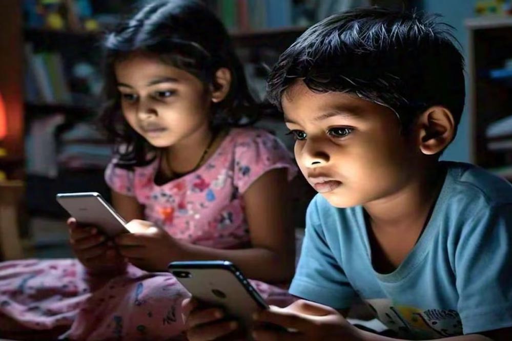 बच्चों के लिए चेतावनी: 13 साल से पहले स्मार्टफोन से मानसिक स्वास्थ्य पर पड़ते हैं नकारात्मक असर