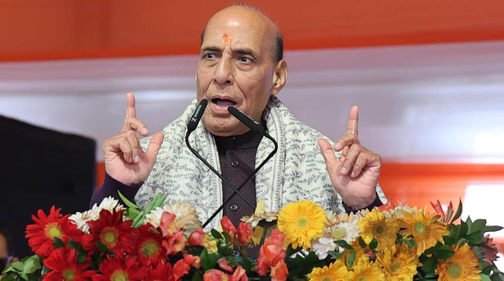 श्री राम जन्मभूमि परिसर में मां अन्नपूर्णा मंदिर के शिखर पर रक्षा मंत्री ने की धर्मध्वजा की स्थापना