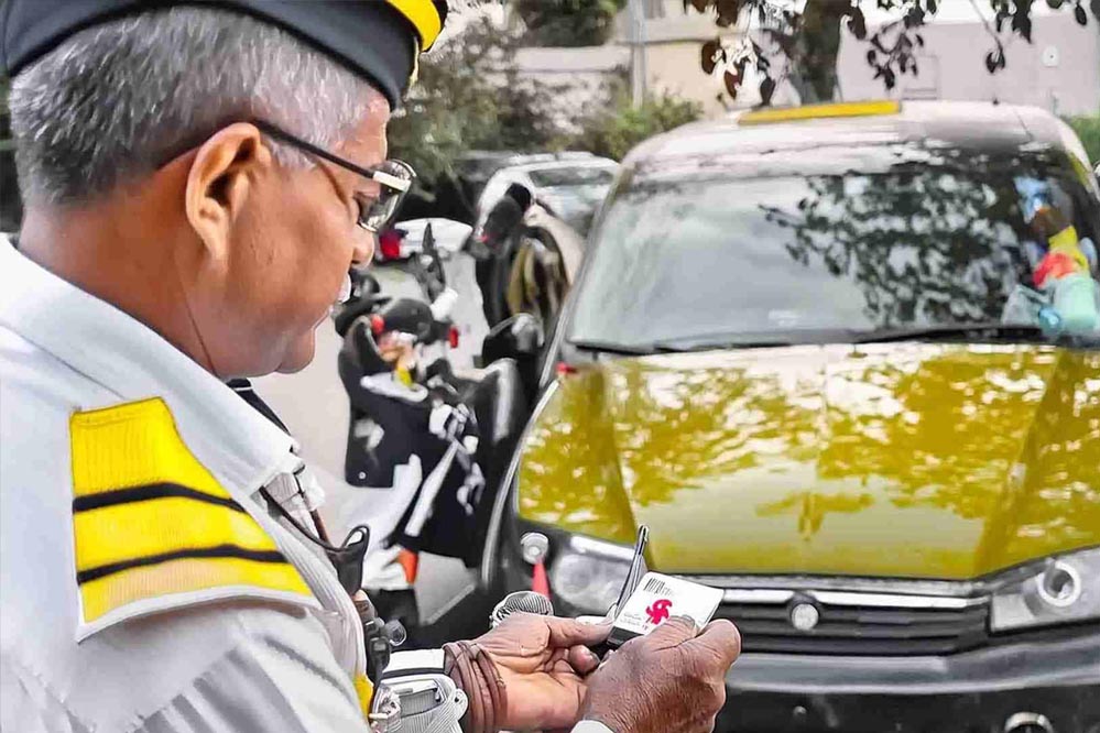 ट्रैफिक नियम उल्लंघन पर जुर्माना: वाइपर न होने समेत छोटी गलतियों पर लगेगा 1500 रुपये तक का चालान