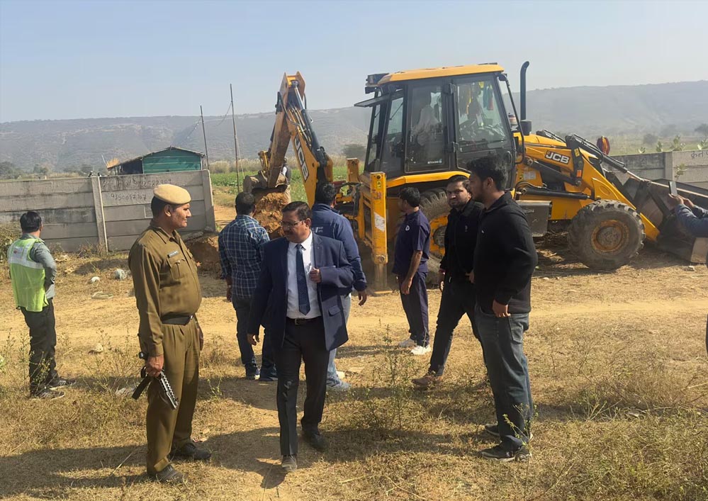 मध्य प्रदेश में सीएम मोहन यादव का कड़ा कदम, 250 बीघा सरकारी जमीन से अवैध कब्जे को हटाया