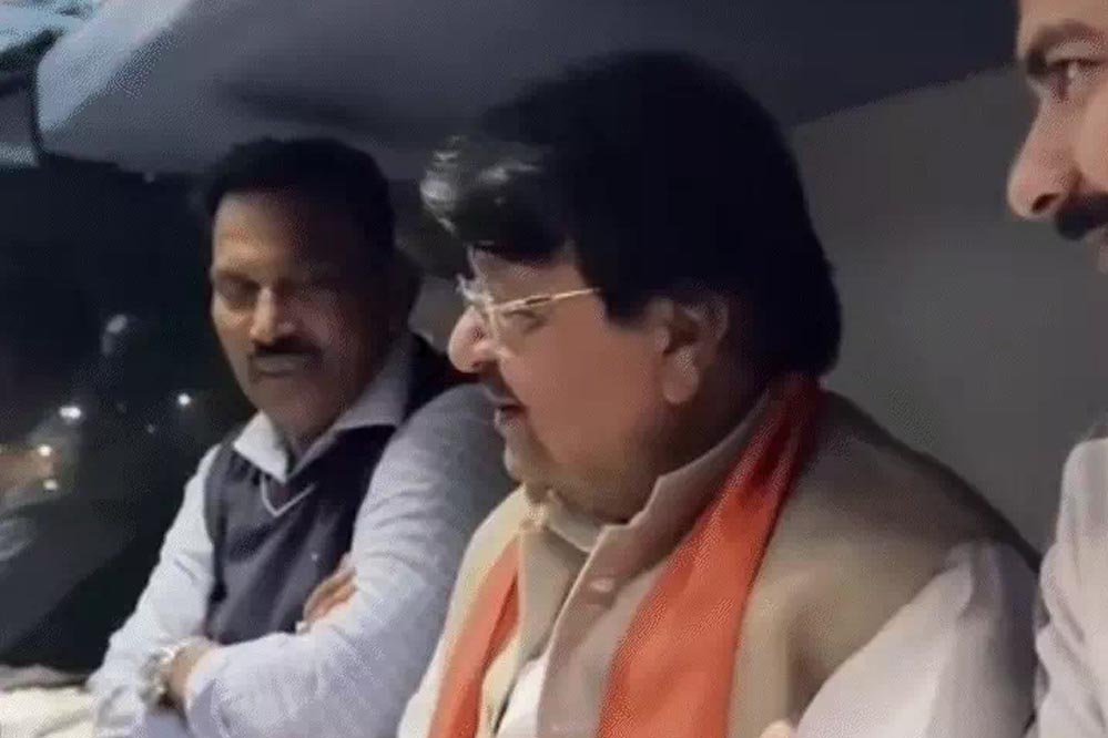 खजुराहो से दो दिन की सरकार, बैठकें और समीक्षा के लिए रवाना हुए मुख्यमंत्री विजयवर्गीय