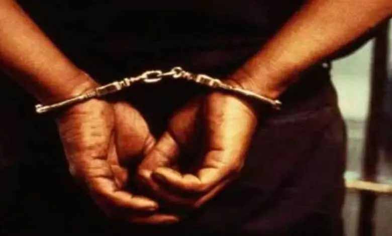 क्रिकेट मैच की ब्लैक टिकट बिक्री का भंडाफोड़, दो युवक रंगे हाथों पकड़े गए