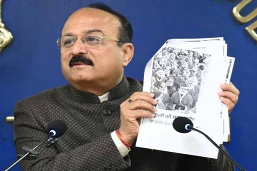 फर्जी प्रचार पर शिक्षा मंत्री का हमला, बोले– ‘शिक्षकों से कुत्तों की गिनती’ का कोई आदेश नहीं