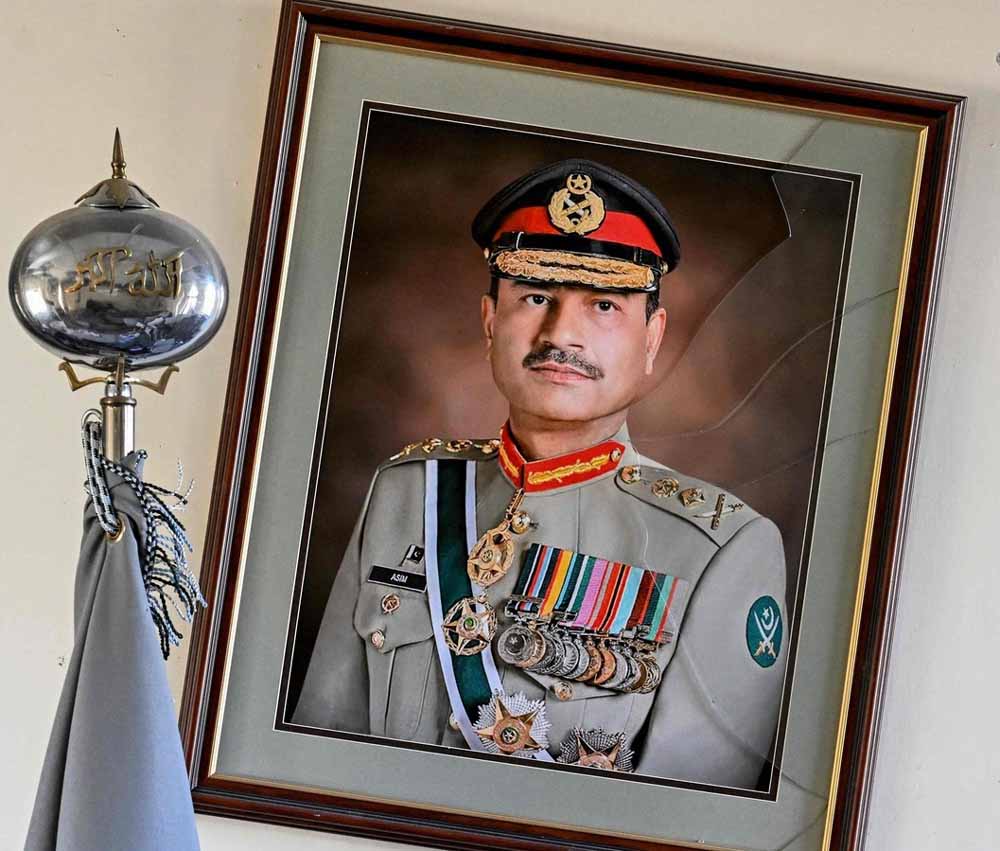 खैबर पख्तूनख्वा में आसिम मुनीर को लेकर घमासान, विपक्ष की तीखी चेतावनी सेना को