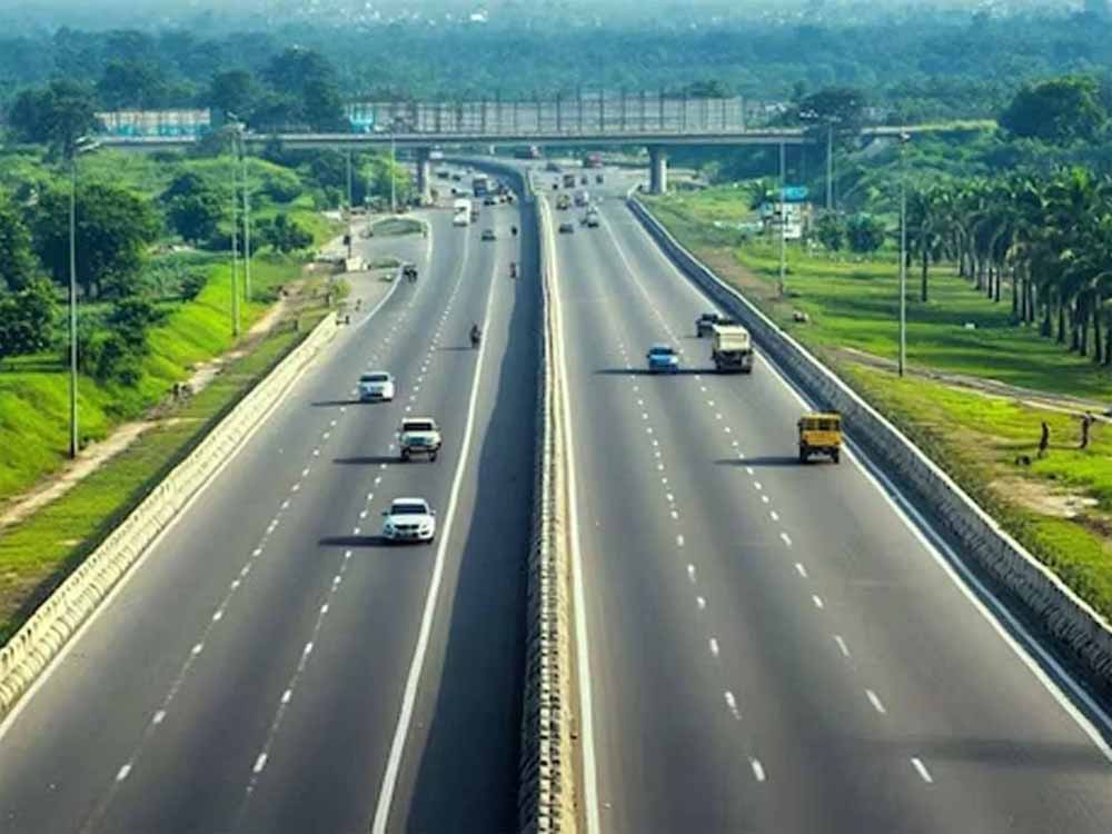 दिल्ली–देहरादून एक्सप्रेसवे पर अपडेट: यात्रा समय घटकर 2 घंटे, नितिन गडकरी का बड़ा ऐलान