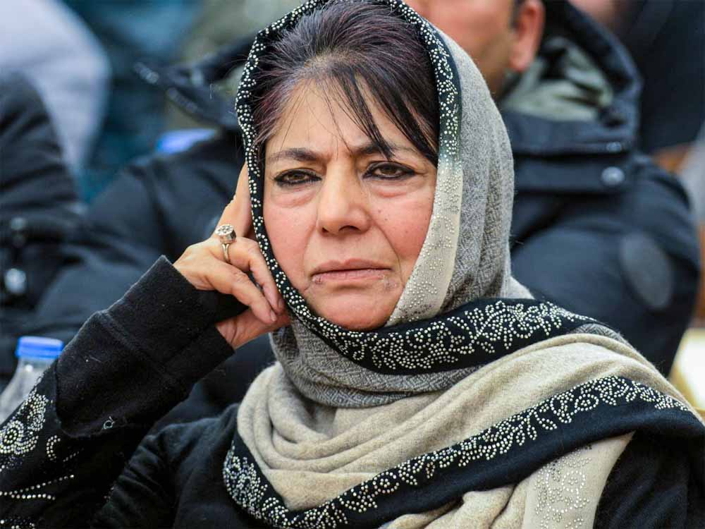 आंदोलन के अल्टिमेटम से जम्मू-कश्मीर में सियासी हलचल तेज, महबूबा मुफ्ती सहित कई नेताओं पर नजरबंदी