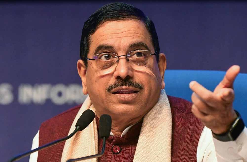 लोकतांत्रिक मर्यादाओं से भटका विपक्ष, जनमत का सम्मान नहीं करता : प्रह्लाद जोशी