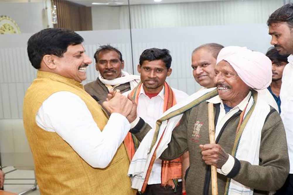 पहली बार मुख्यमंत्री निवास पहुंचे श्री कृष्ण पटेल मुख्यमंत्री डॉ. यादव ने मिलकर हुए भावुक