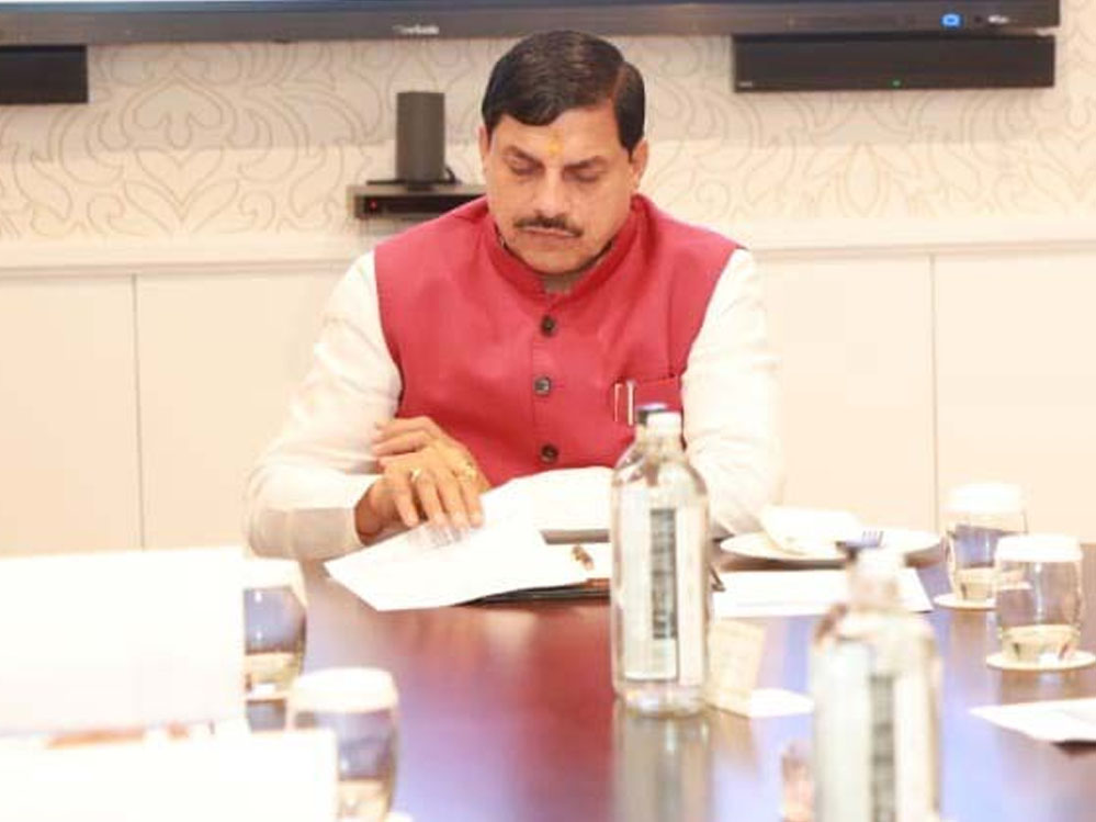 इंदौर में दूषित जल आपूर्ति पर मुख्यमंत्री डॉ. यादव सख्त, उप यंत्री बर्खास्त, चार अधिकारी निलंबित