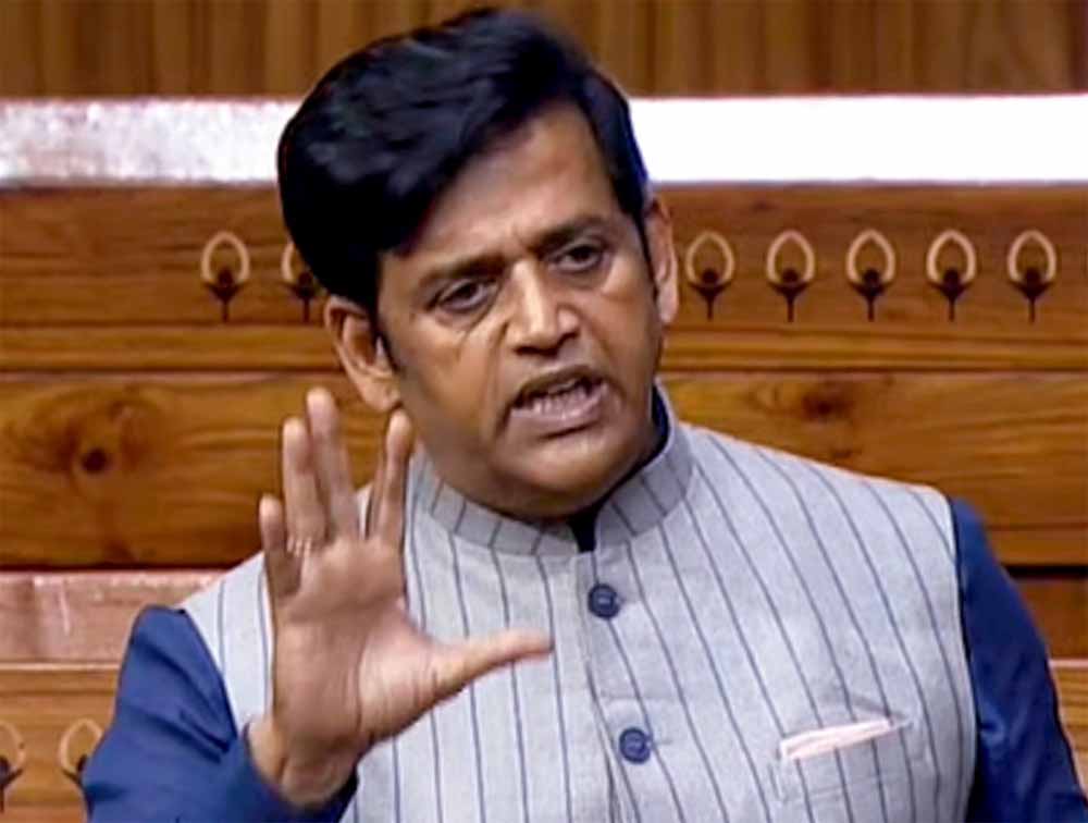 फर्जी केस करने वालों को हो सजा — रवि किशन ने संसद में उठाई कड़ी कार्रवाई की मांग