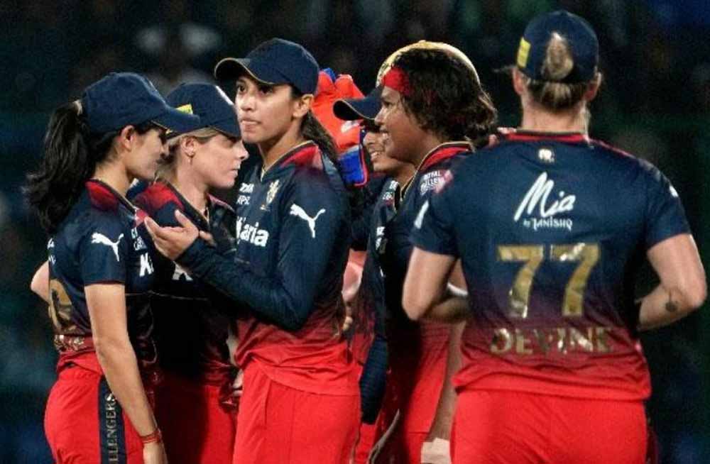 RCB और दिल्ली कैपिटल्स की बढ़ी मुश्किलें, WPL से बाहर हुईं दो बड़ी खिलाड़ी