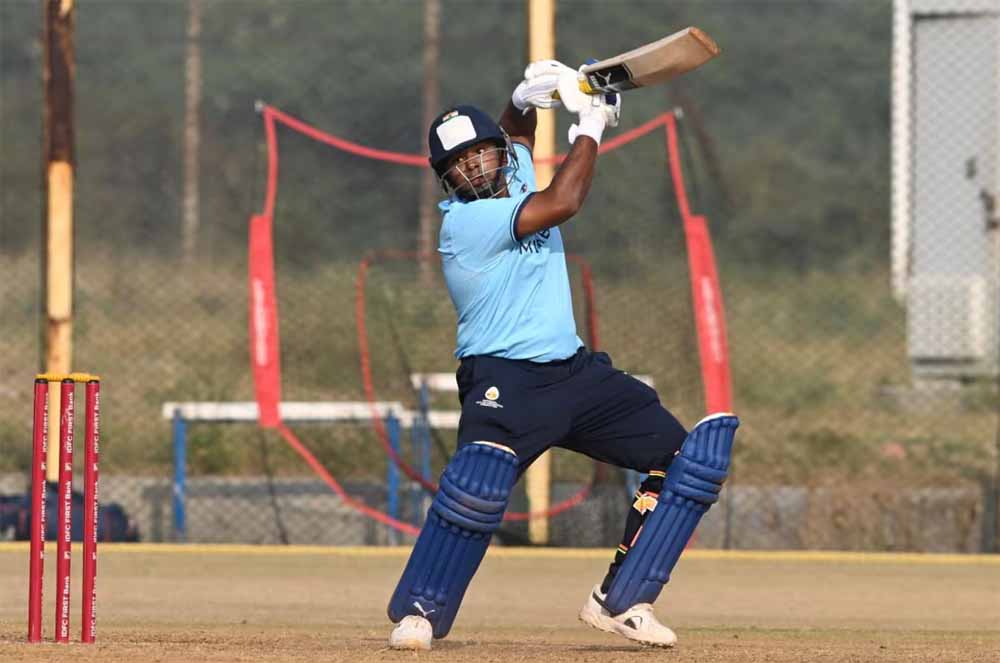 साल के आखिरी दिन सरफराज खान का ऐतिहासिक कारनामा, रोहित शर्मा का रिकॉर्ड हुआ ध्वस्त