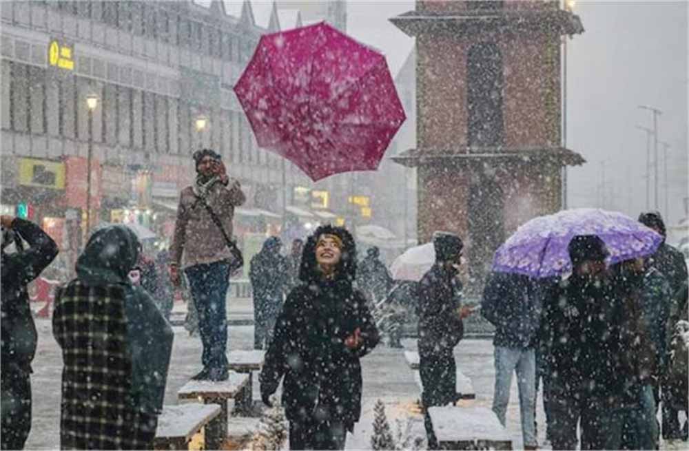 जम्मू-कश्मीर में बारिश–बर्फबारी का अलर्ट, जानिए कब से होगी Snowfall