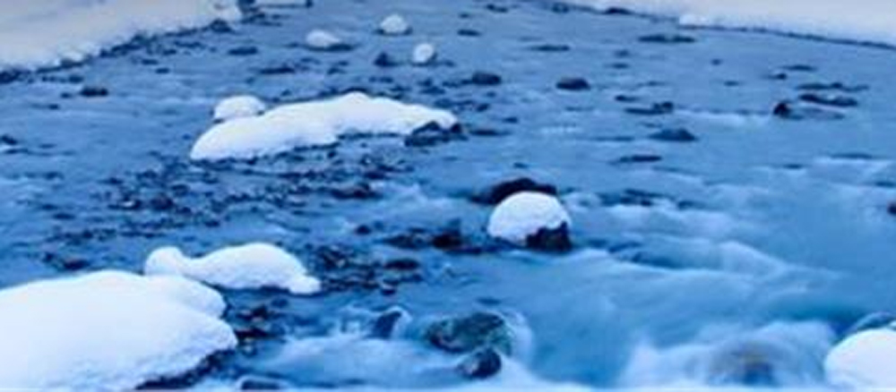 कश्मीर में बर्फीली ठंड का कहर, पारा शून्य से नीचे, आम जनजीवन प्रभावित