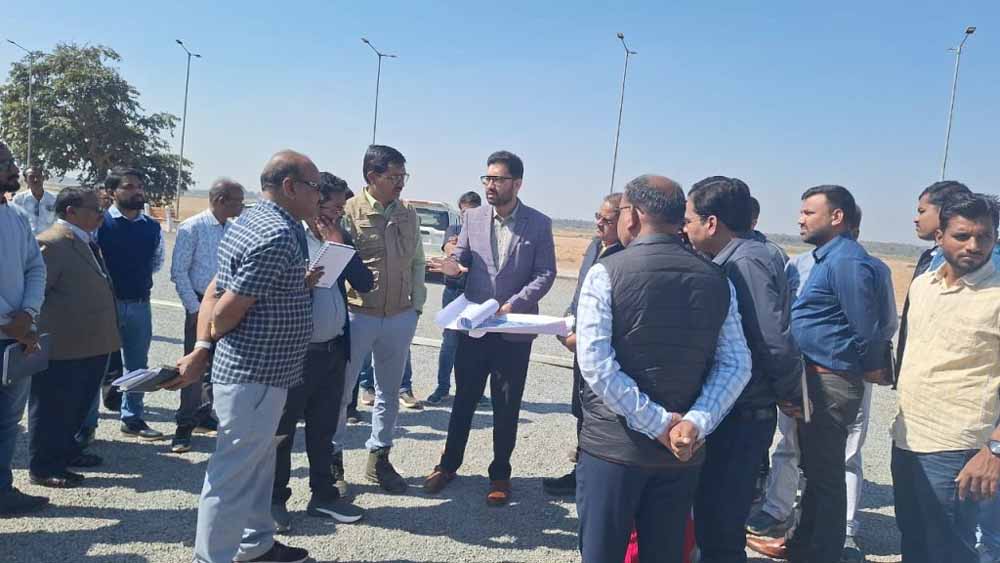 सिरपुर महोत्सव 2026 की धूम: बॉलीवुड और छालीवुड कलाकारों की शानदार प्रस्तुतियां,  कलेक्टर ने व्यवस्थाओं की समीक्षा की