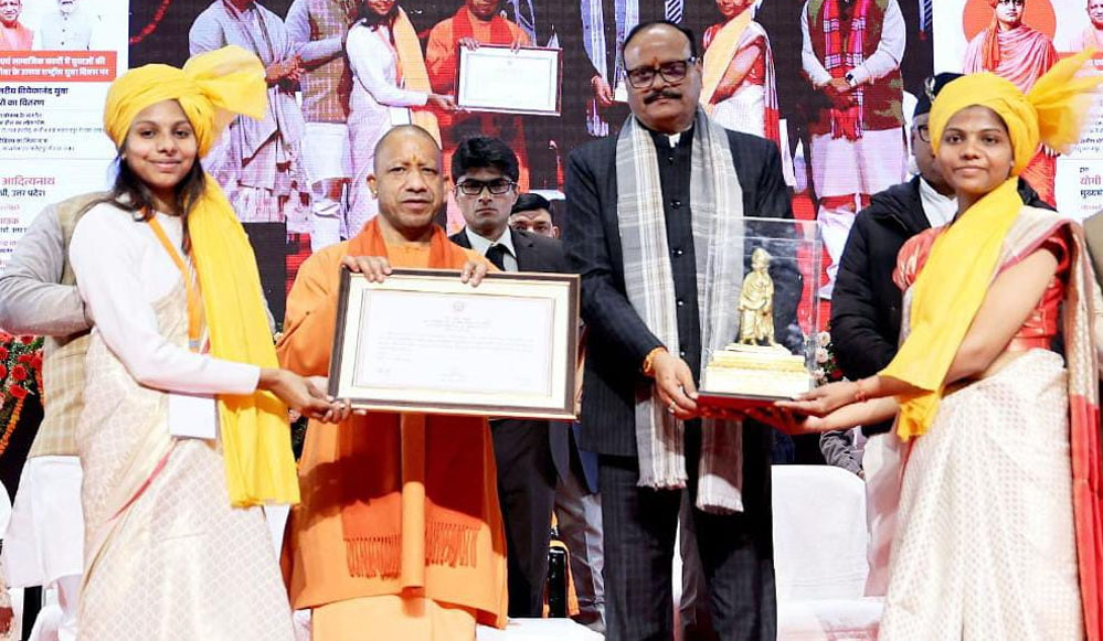 मुख्यमंत्री ने 10 युवाओं तथा युवक व महिला मंगल दल को प्रदान किया राज्य स्तरीय विवेकानंद यूथ अवार्ड