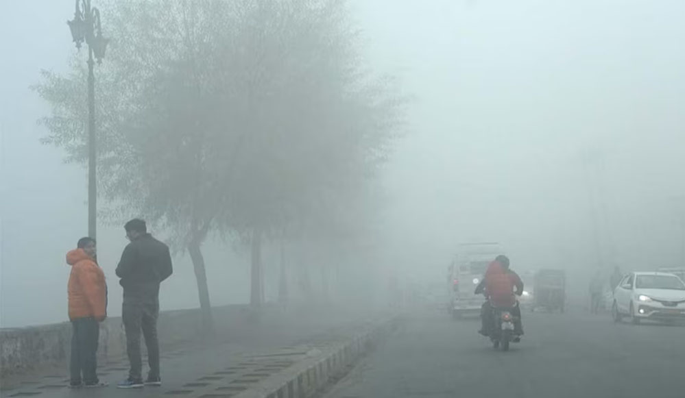 दिल्ली में कड़ाके की ठंड, पारा 2.9°C तक गिरा, IMD ने जारी किया मौसम अलर्ट