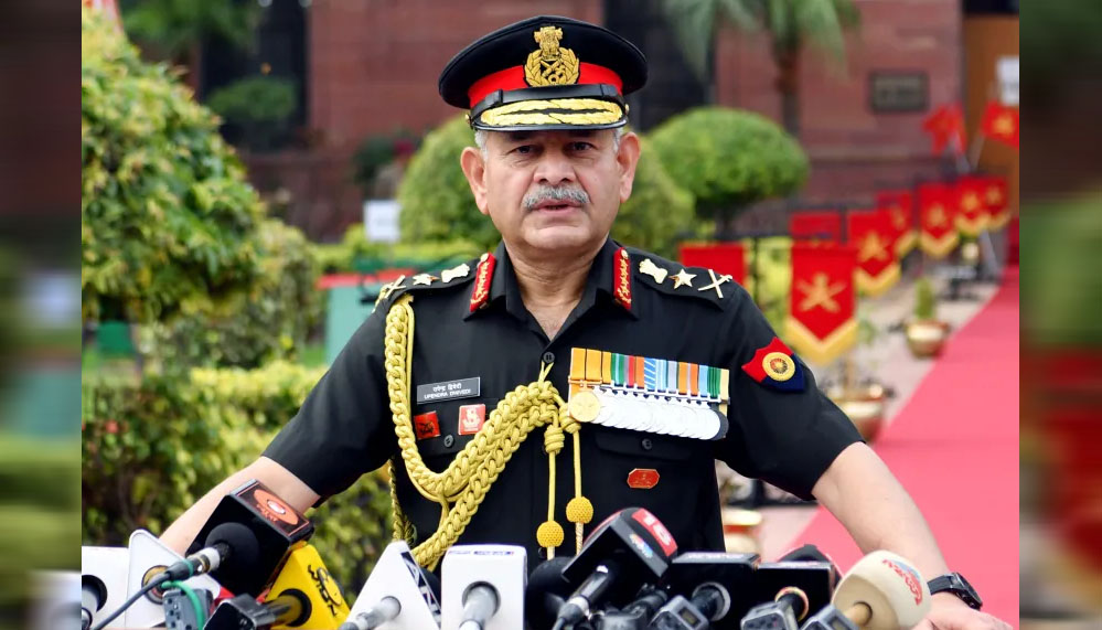 आर्मी चीफ की हुंकार: PAK के 8 कैंपों पर सेना की नजर, संदिग्ध गतिविधियों पर तुरंत एक्शन होगा