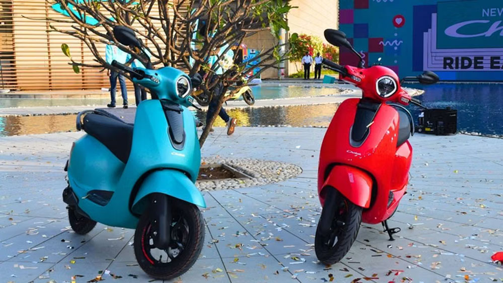 Bajaj Chetak C25 इलेक्ट्रिक स्कूटर भारत में लॉन्च, कीमत और रेंज की पूरी जानकारी