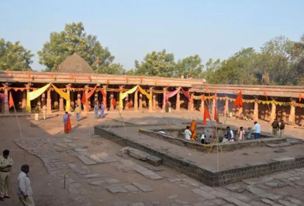 भोजशाला : बसंत पंचमी से पहले चला बुलडोजर, हिंदू संगठनों ने कहा- पूजा का अवसर पूरे दिन मिलना चाहिए