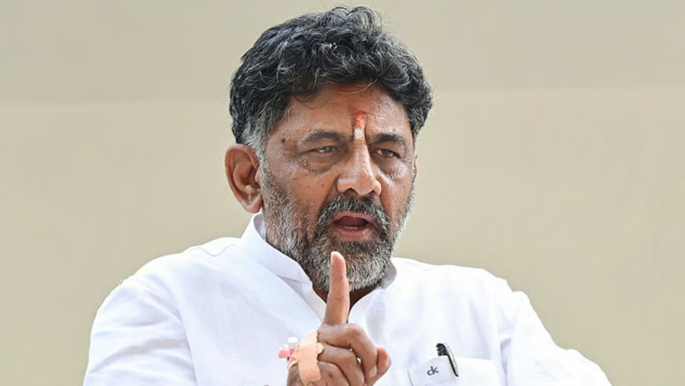 कर्नाटक में राजनीति के जाल में उलझे डीके शिवकुमार, दावोस दौरा रद्द