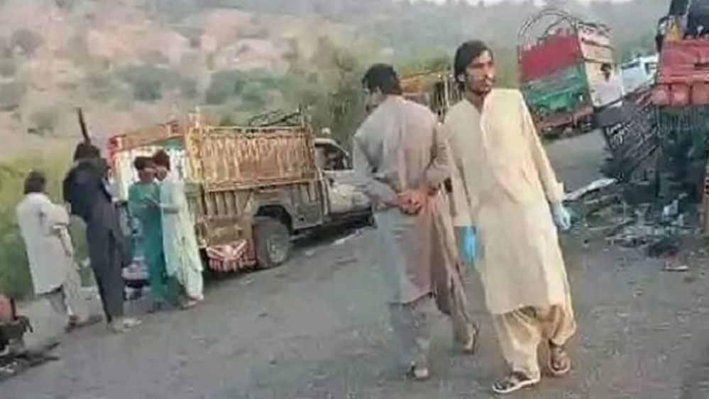 पाकिस्तान में दर्दनाक सड़क हादसे: बलूचिस्तान और पंजाब में 23 की मौत, कई घायल